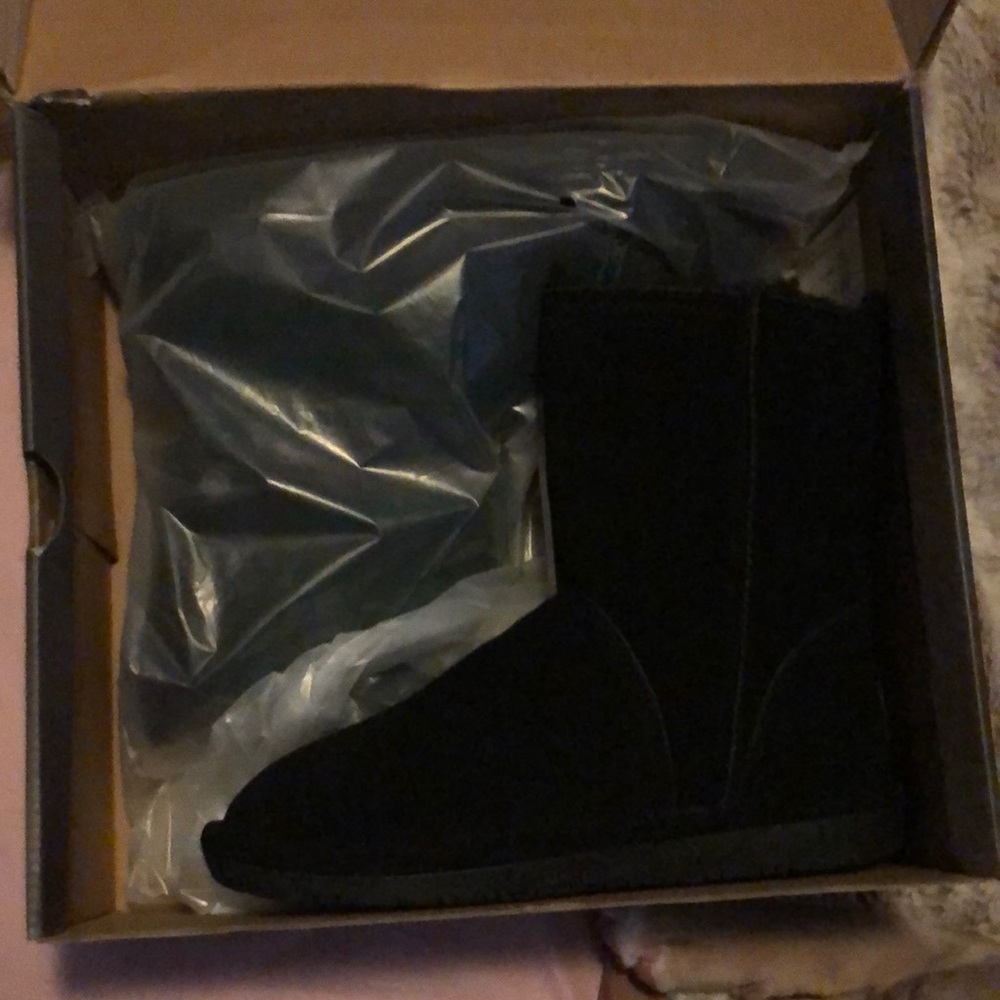 Black winter boots